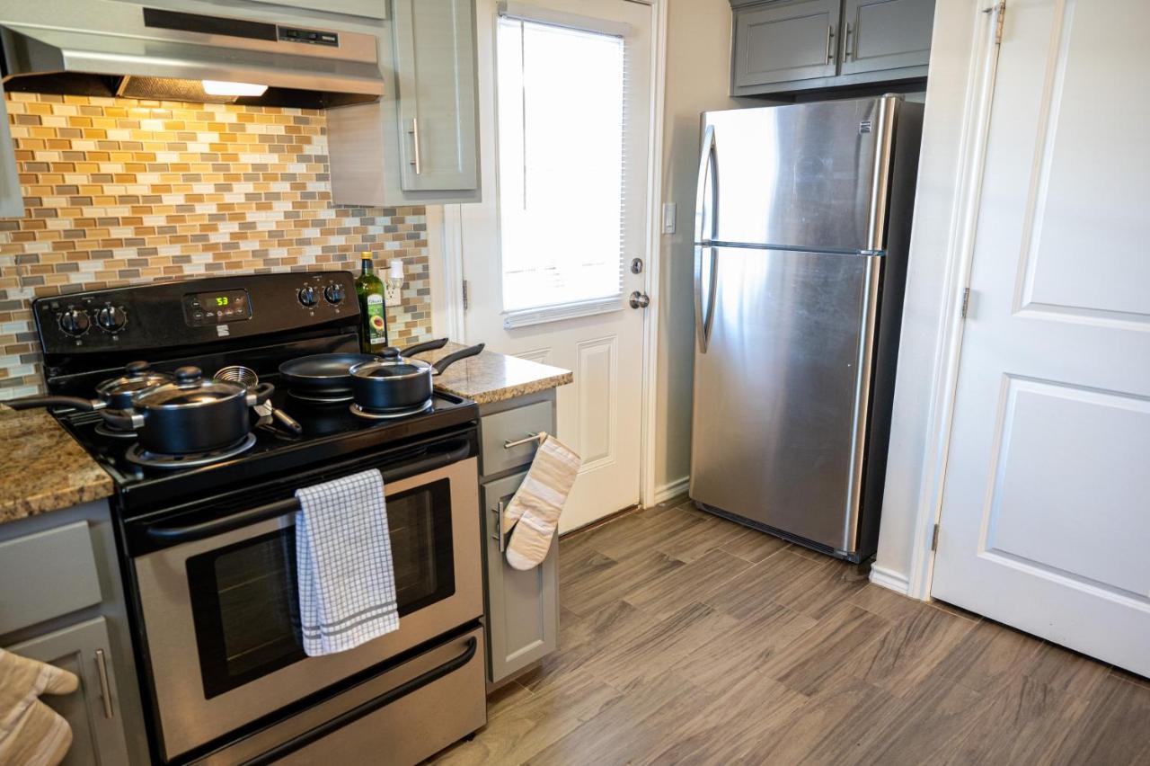 Fabulous King Size Bed In A Gated Neighborhood! Lejlighed Edinburg Eksteriør billede