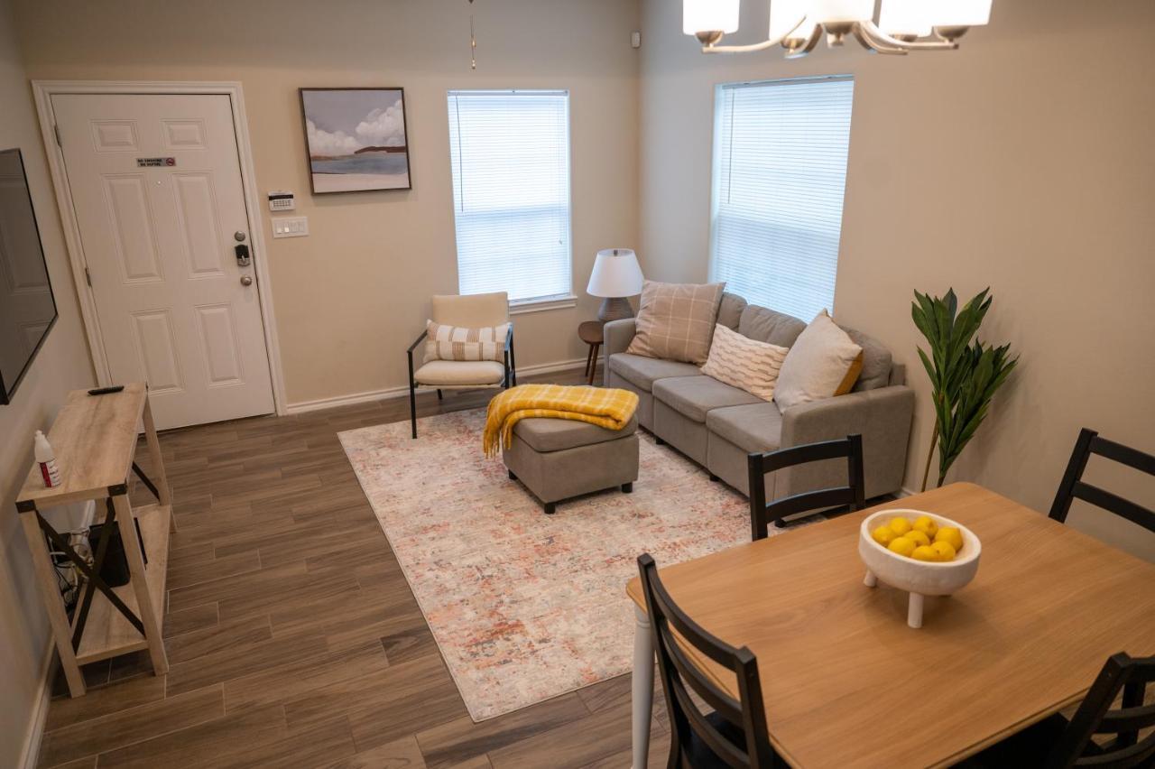 Fabulous King Size Bed In A Gated Neighborhood! Lejlighed Edinburg Eksteriør billede
