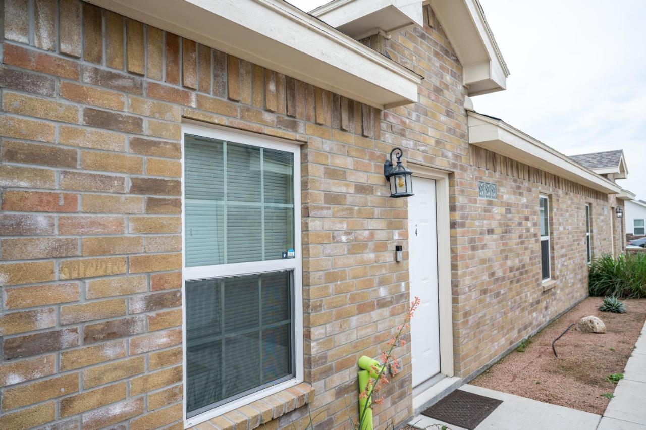 Fabulous King Size Bed In A Gated Neighborhood! Lejlighed Edinburg Eksteriør billede
