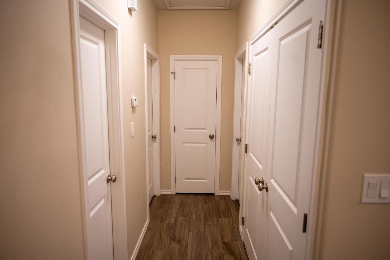 Fabulous King Size Bed In A Gated Neighborhood! Lejlighed Edinburg Eksteriør billede