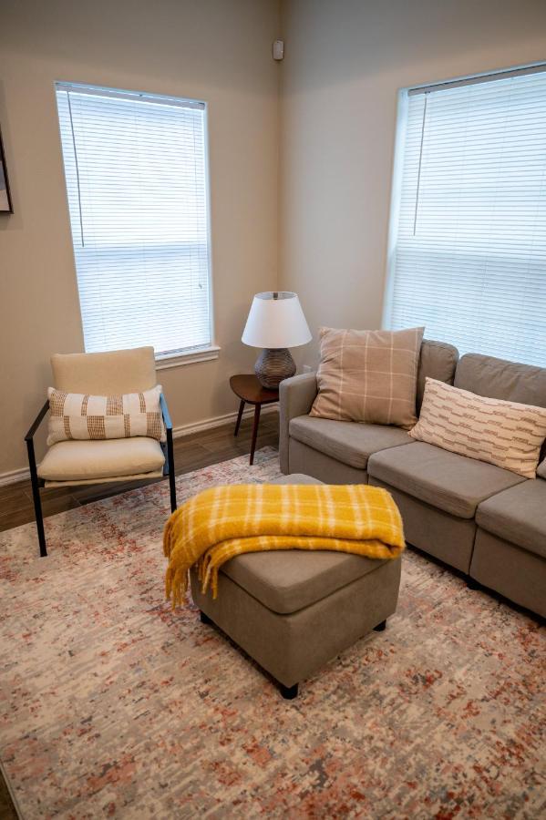 Fabulous King Size Bed In A Gated Neighborhood! Lejlighed Edinburg Eksteriør billede