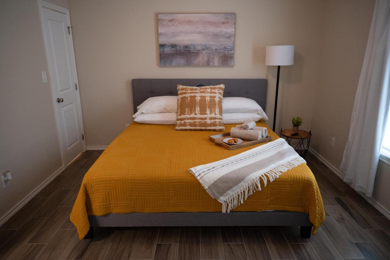 Fabulous King Size Bed In A Gated Neighborhood! Lejlighed Edinburg Eksteriør billede